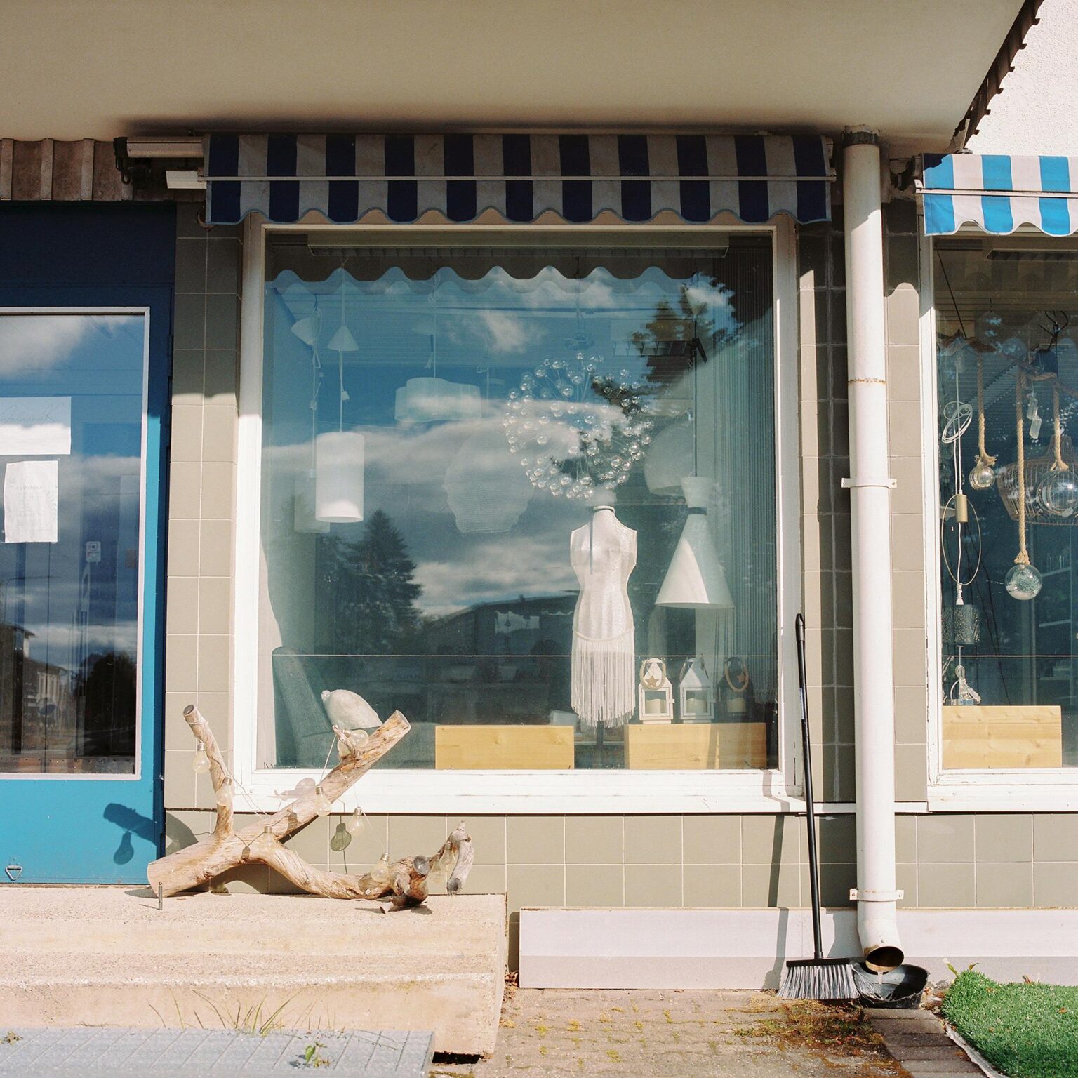 Shopwindow with light bulbs - Julia Smirnova Julia Smirnova, Julia Smirnova