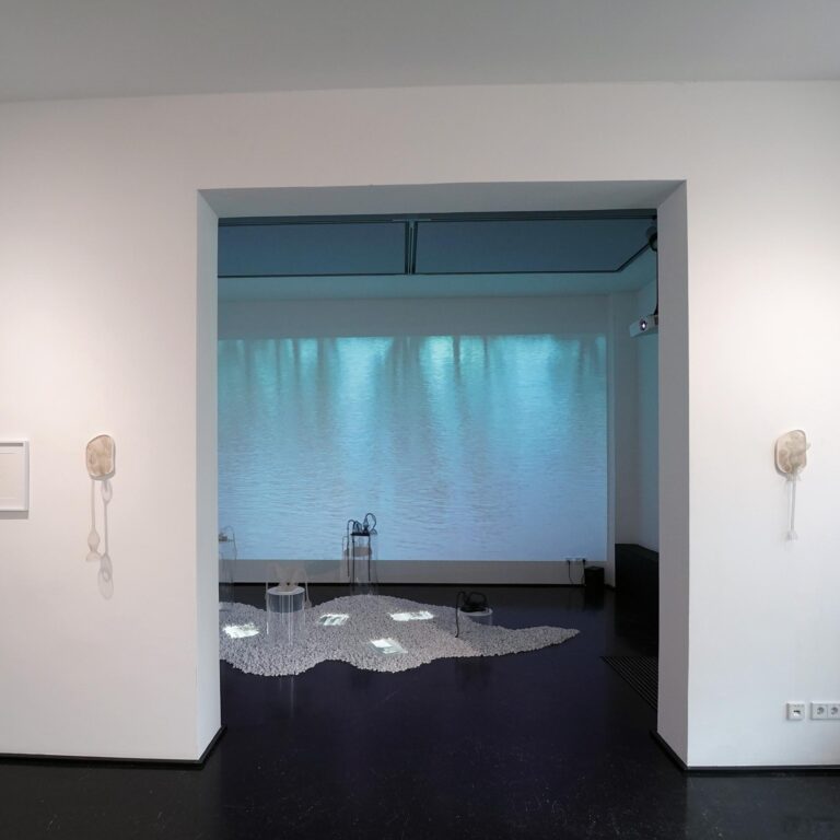 Between the Folded Horizons - Julia Smirnova Julia Smirnova, Galerie artoxin