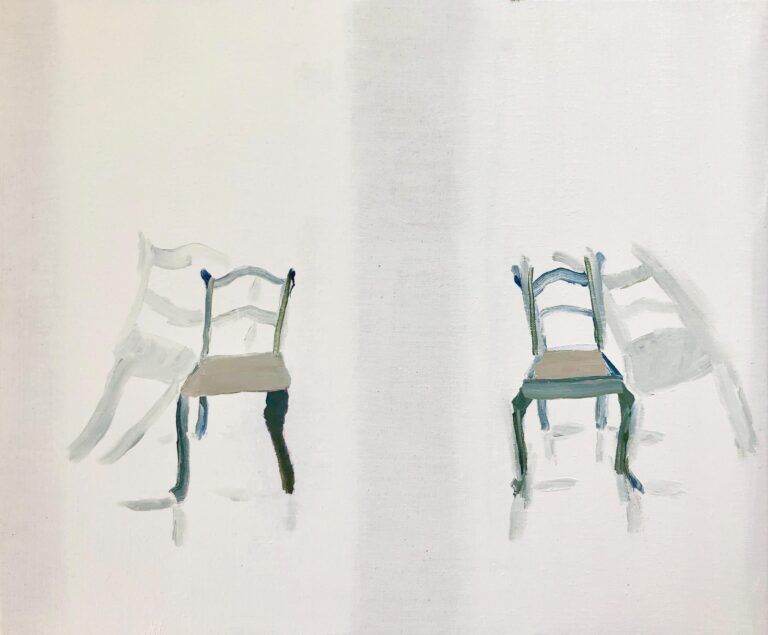 Zwei Stühle mit freundlichem Schatten - Vivian Kahra 