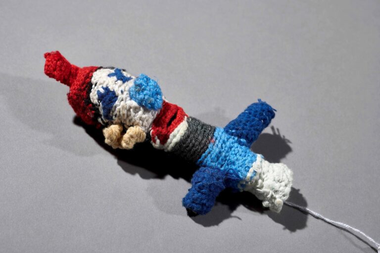 untitled (finger puppet with arms) - Alfred Stief 