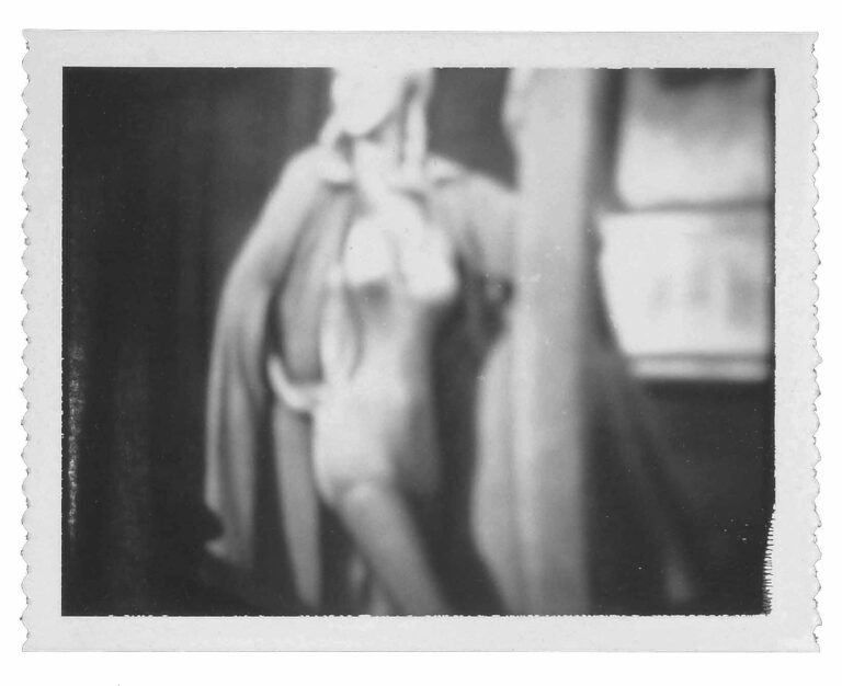ohne Titel (Frau im Badeanzug Type 42) - Anonym (USA) 