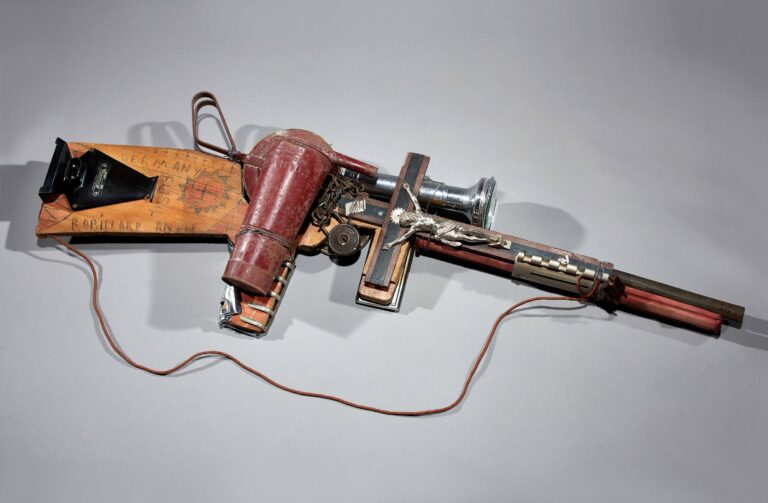Waffe - André Robillard 
