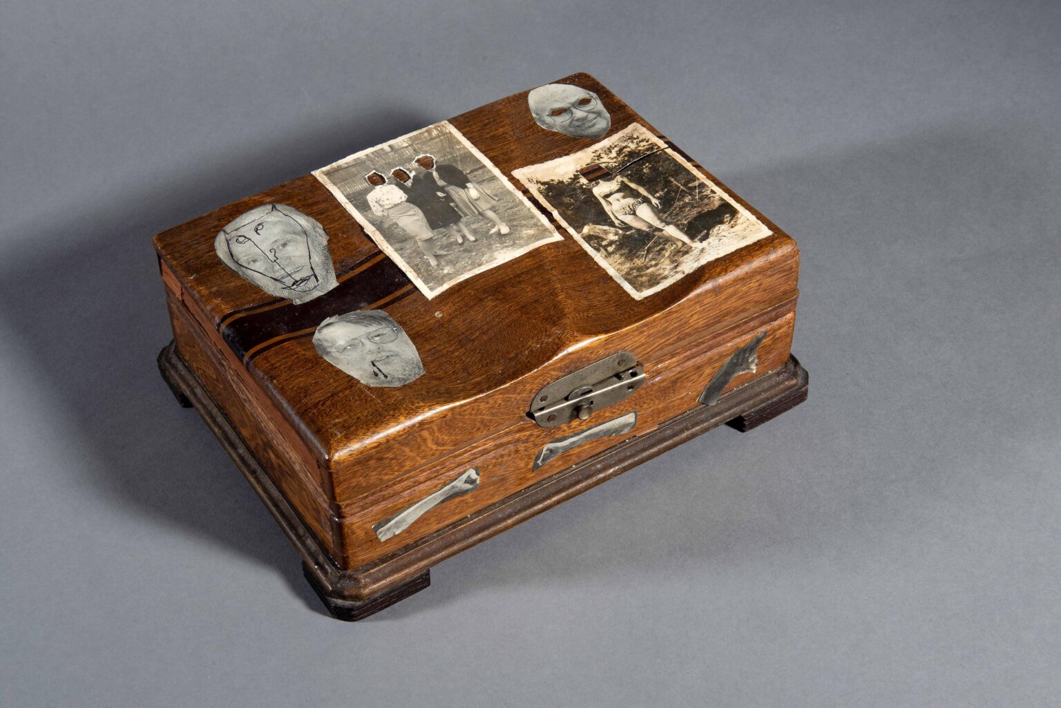 untitled (brown treasure chest) - Jorge Alberto Hernandez Cadi (gen. El Buzo) 