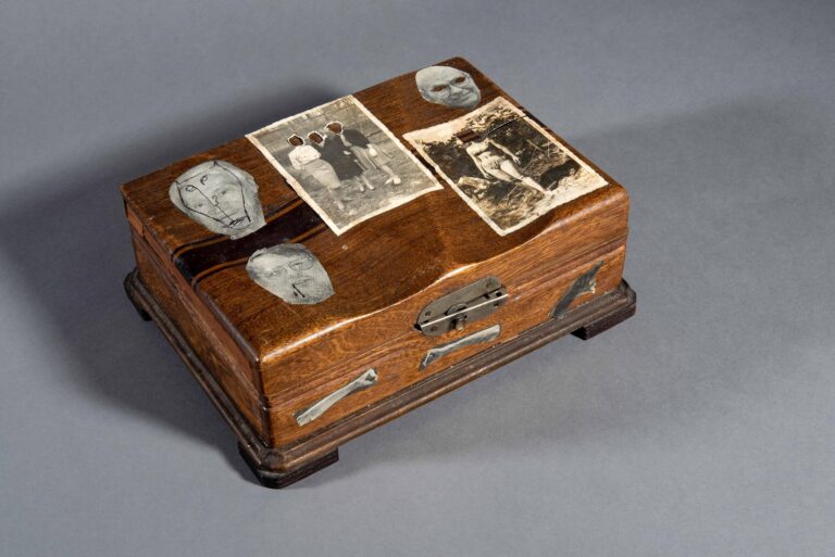 untitled (brown treasure chest) - Jorge Alberto Hernandez Cadi (gen. El Buzo) 