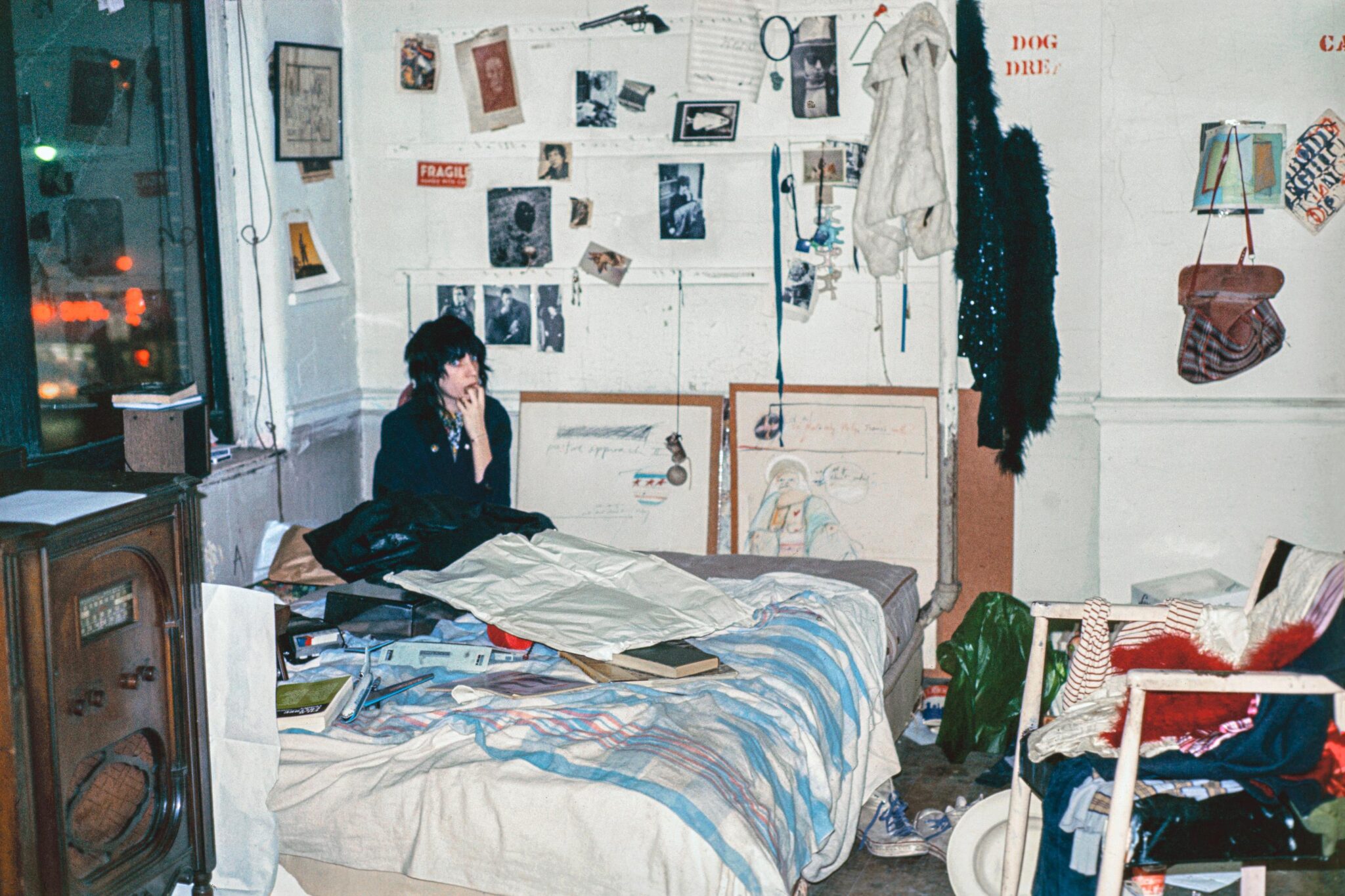 Patti Smith on her bed - Albert Scopin 
