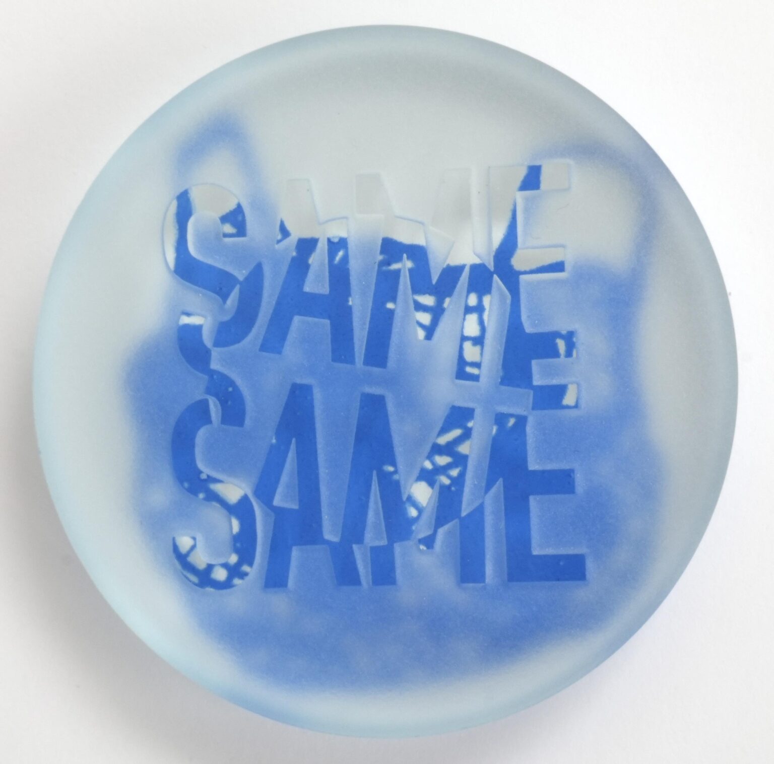 Glasmedaille Arch&auml;ologie der Gegenwart: same same - Anja N&uuml;rnberg 