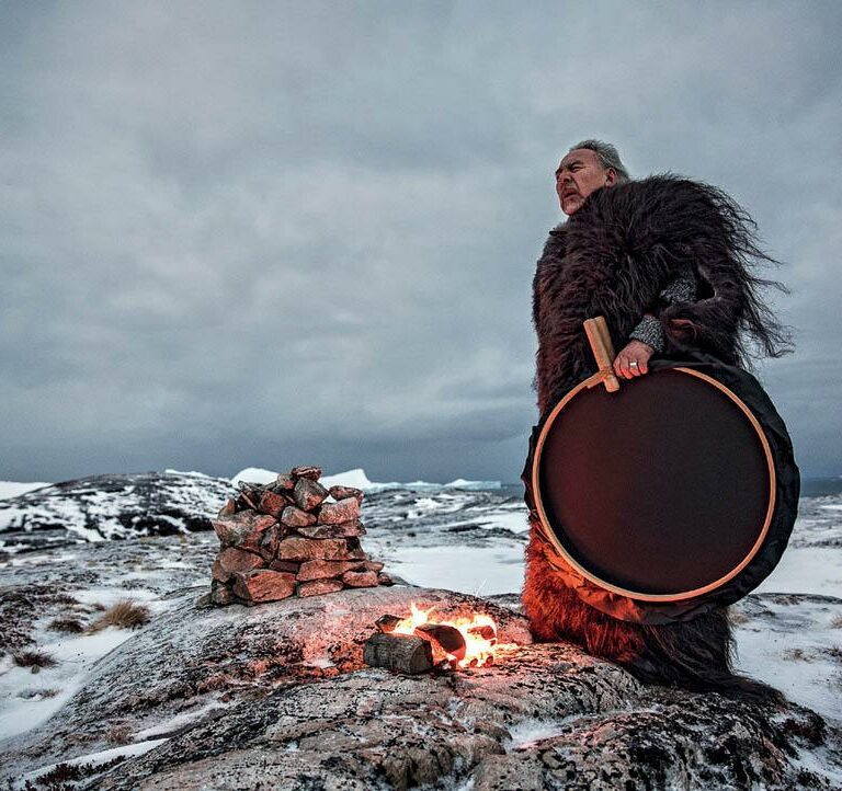 Zeremonie mit Angaangaq Angakkorsuaq im Rahmen der Ausstellung Stella Polaris Ulloriarsuaq 