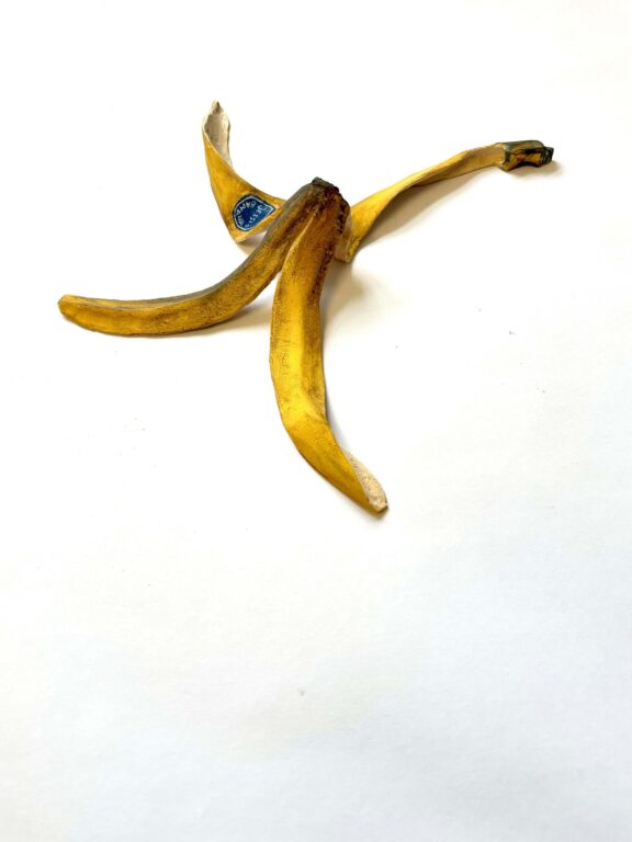 Banana liegend - Jessi Strixner 