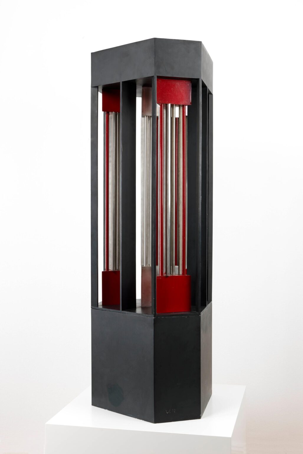 Ungleichseitige Sechseck-S&auml;ule (2. Fassung) - Hans Uhlmann Lea Gryze, Ekta-Hinweis: Tiff, Import: jpg, file size: high resolution (6496 x 4344 px)