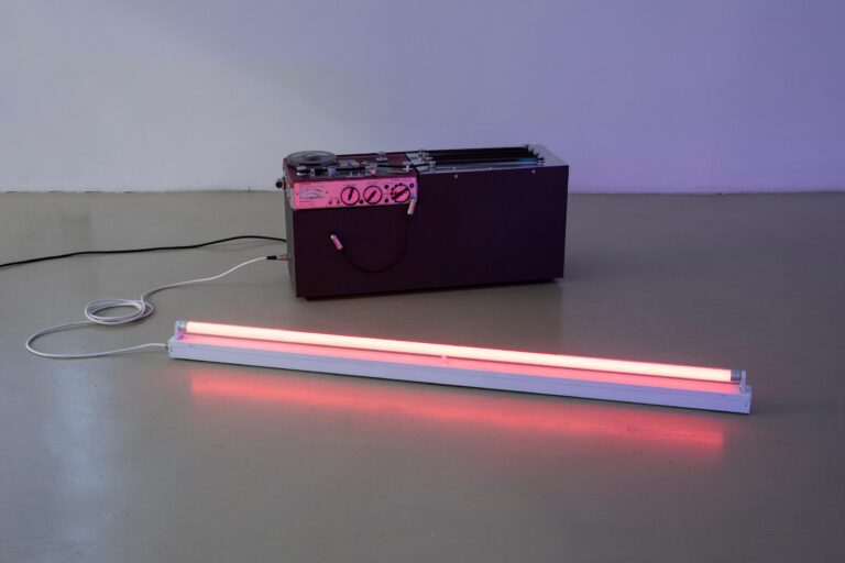 Phantom Power, single edition, red - Bernd Oppl 