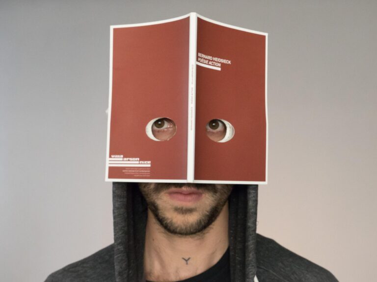 Bookmask Portrait 04 - Víctor del Oral 