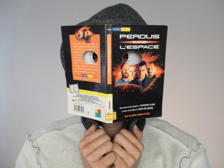 Bookmask Portrait 06 - Víctor del Oral 