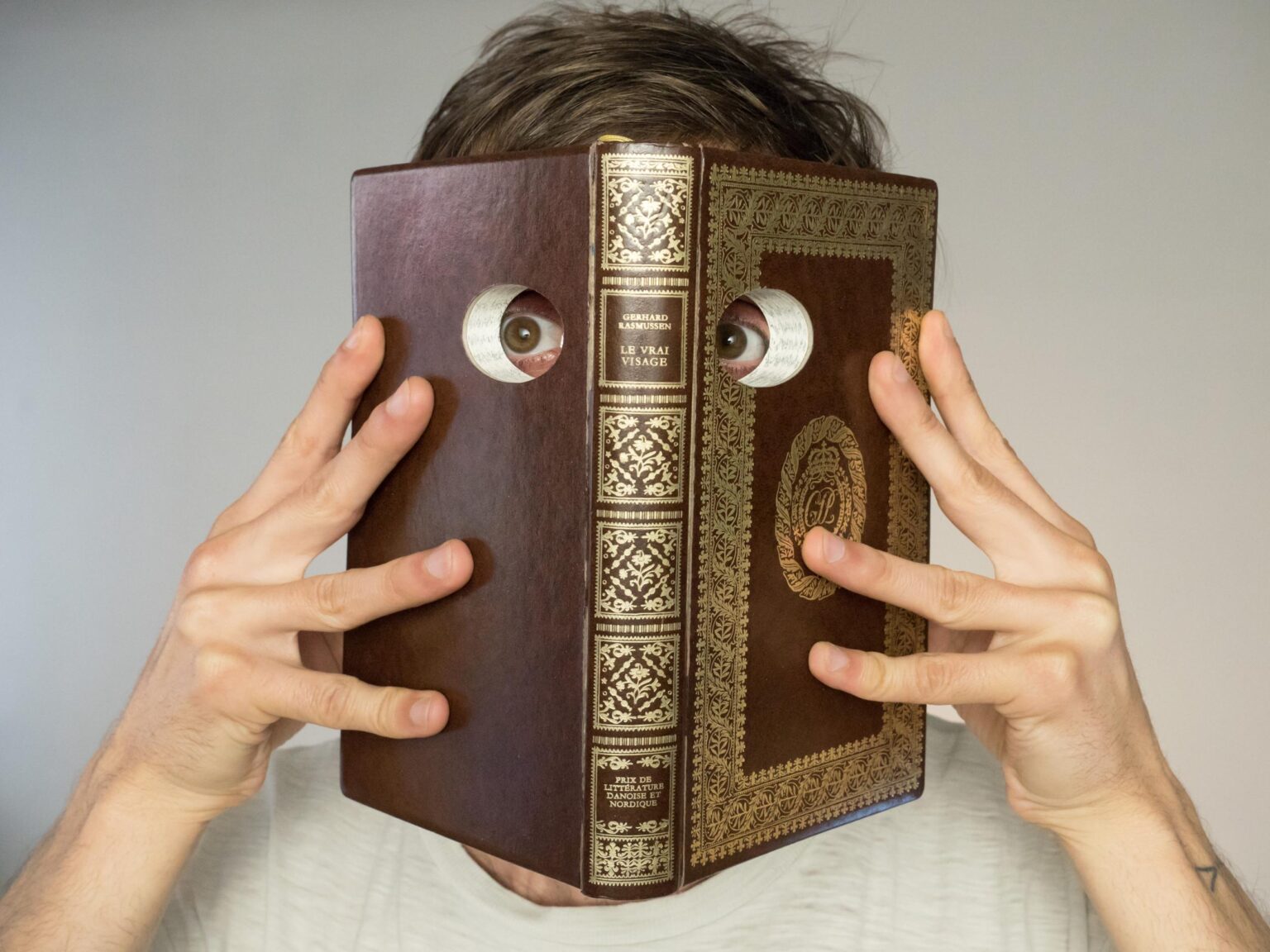 Bookmask Portrait 11 - Víctor del Oral 