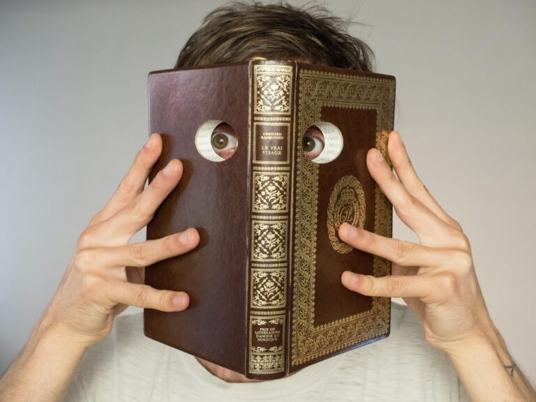 Bookmask Portrait 11 - Víctor del Oral 