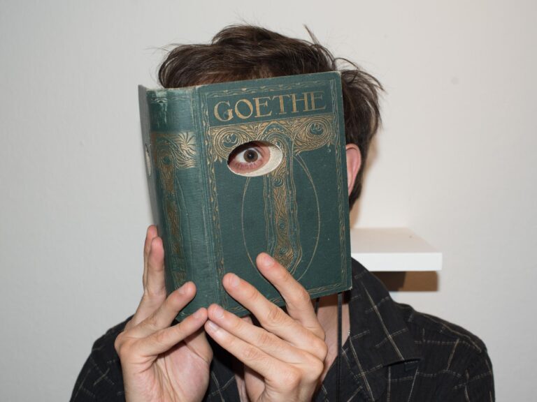 Bookmask Portrait 13 - Víctor del Oral 