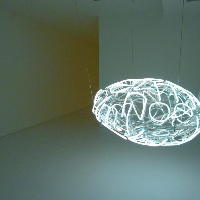 Vo_lumen - Brigitte Kowanz 