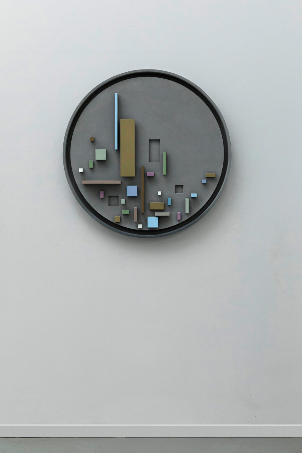 Modernistic Wall Piece (a silent conversation with Philippe Van Snick) (1) - Hans Op de Beeck 