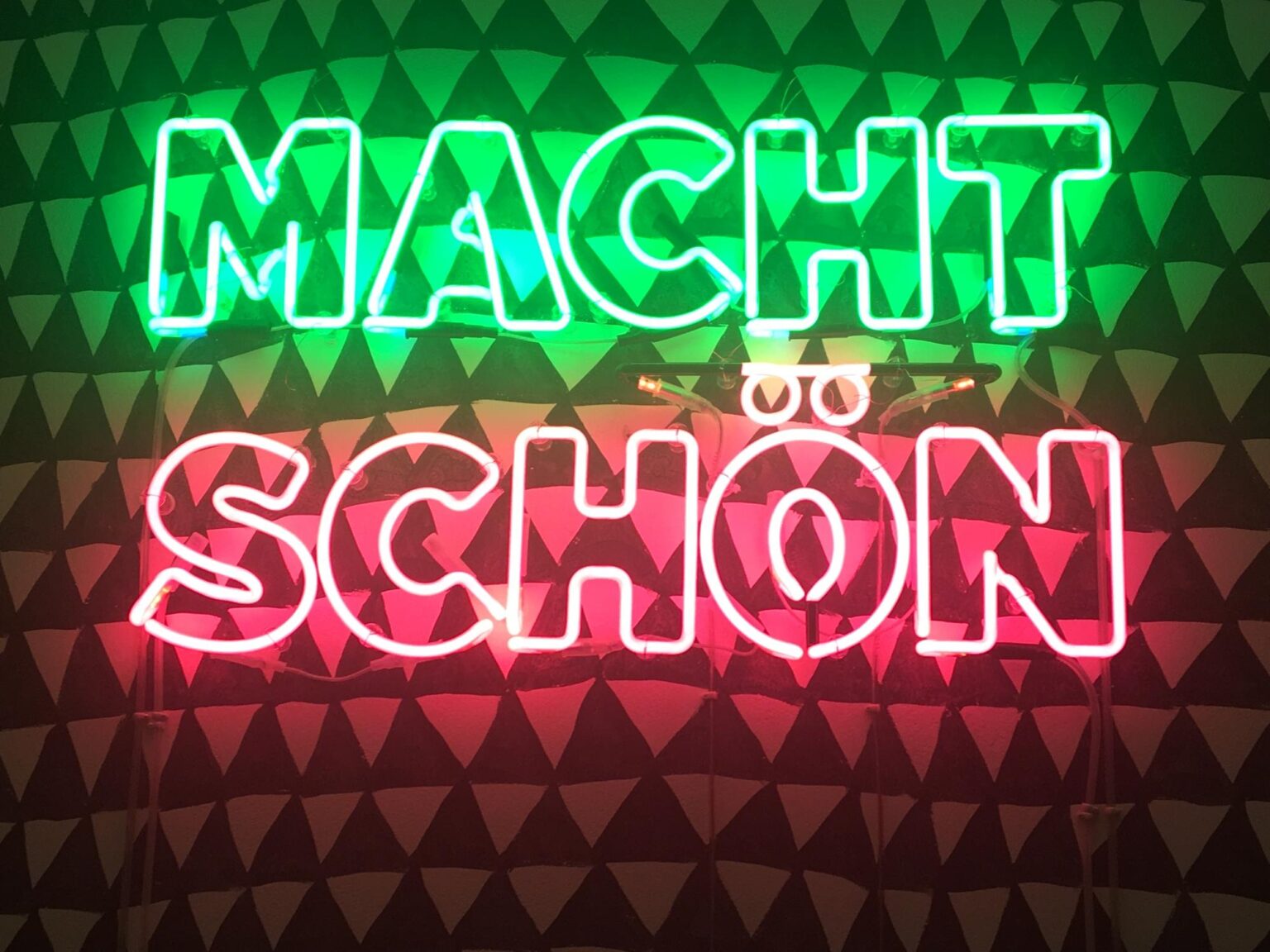 MACHT SCHON/SCH&Ouml;N - Ramin Haerizadeh, Rokni Haerizadeh, Hesam Rahmanian 