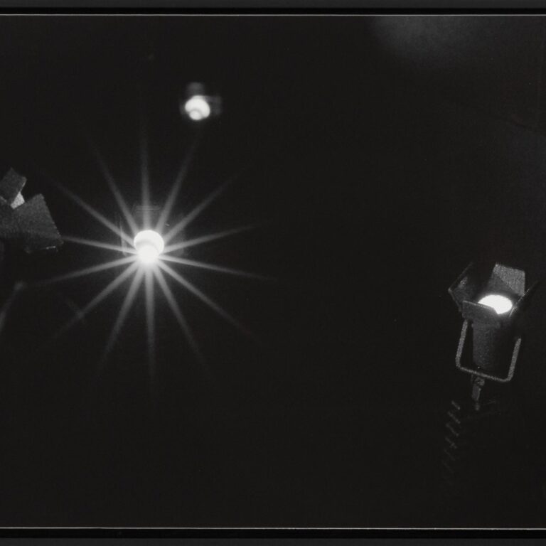 Spotlight detail (Serie: black rooms) - Bernd Oppl 