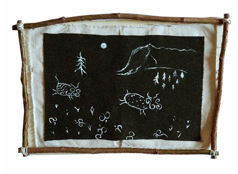 Die verliebten Kühe hüpfen fröhlich bei Vollmond über die Blumenwiese bei den Lärchen und die „Trisselwand“ im Hintergrund - Michael Pöllinger 