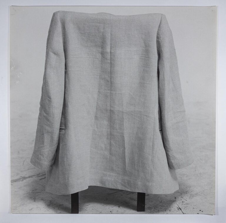 Sekundenskulpturen, Zweite Haut, 2-teilige Serie - Margot Pilz 