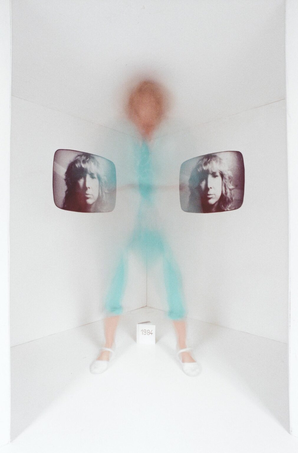 Surveillance, 7-teilige Serie - Margot Pilz 