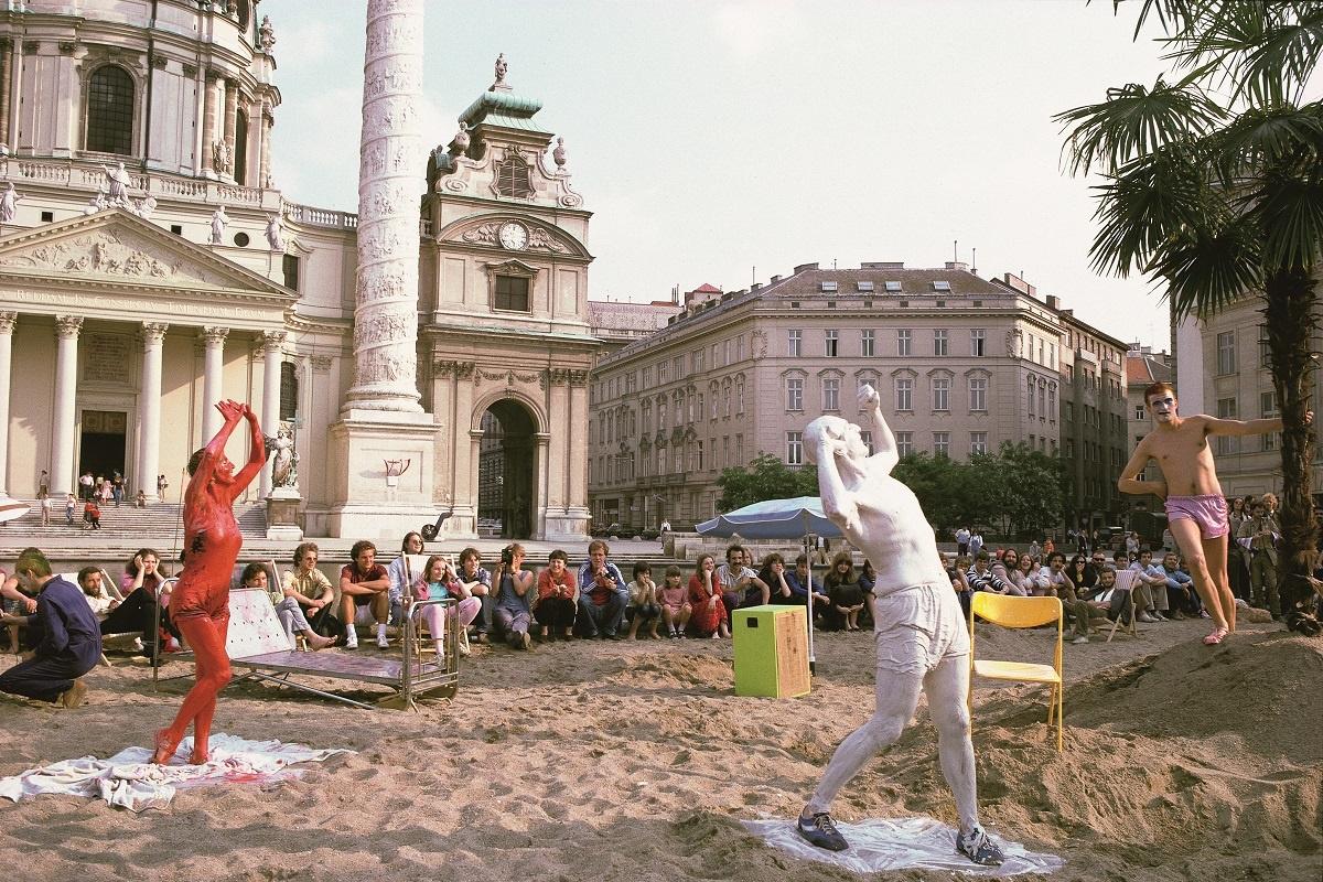 Theater, Kaorle am Karlsplatz - Margot Pilz 