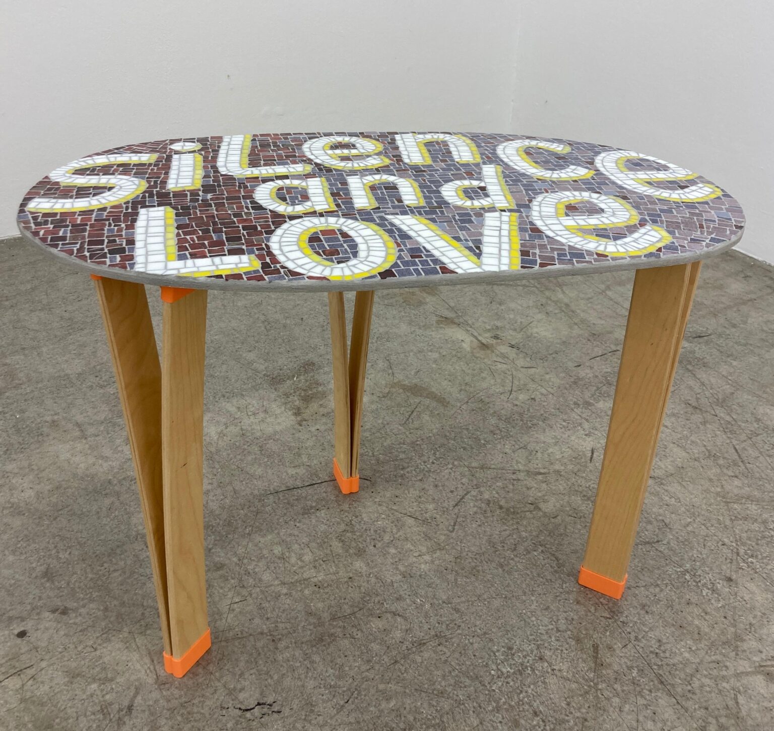 Silence and Love (Tischbein: in Kooperation mit Maximilian Klammer) - Anna Khodorkovskaya 