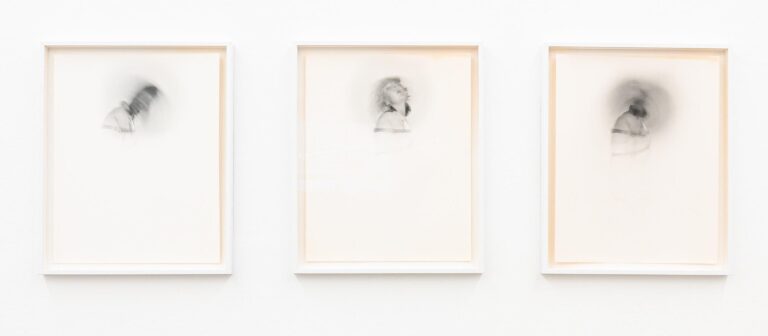 Sekundenskulpturen, Bondage, unscharf, 3 Teile aus 4-teiliger Serie - Margot Pilz 