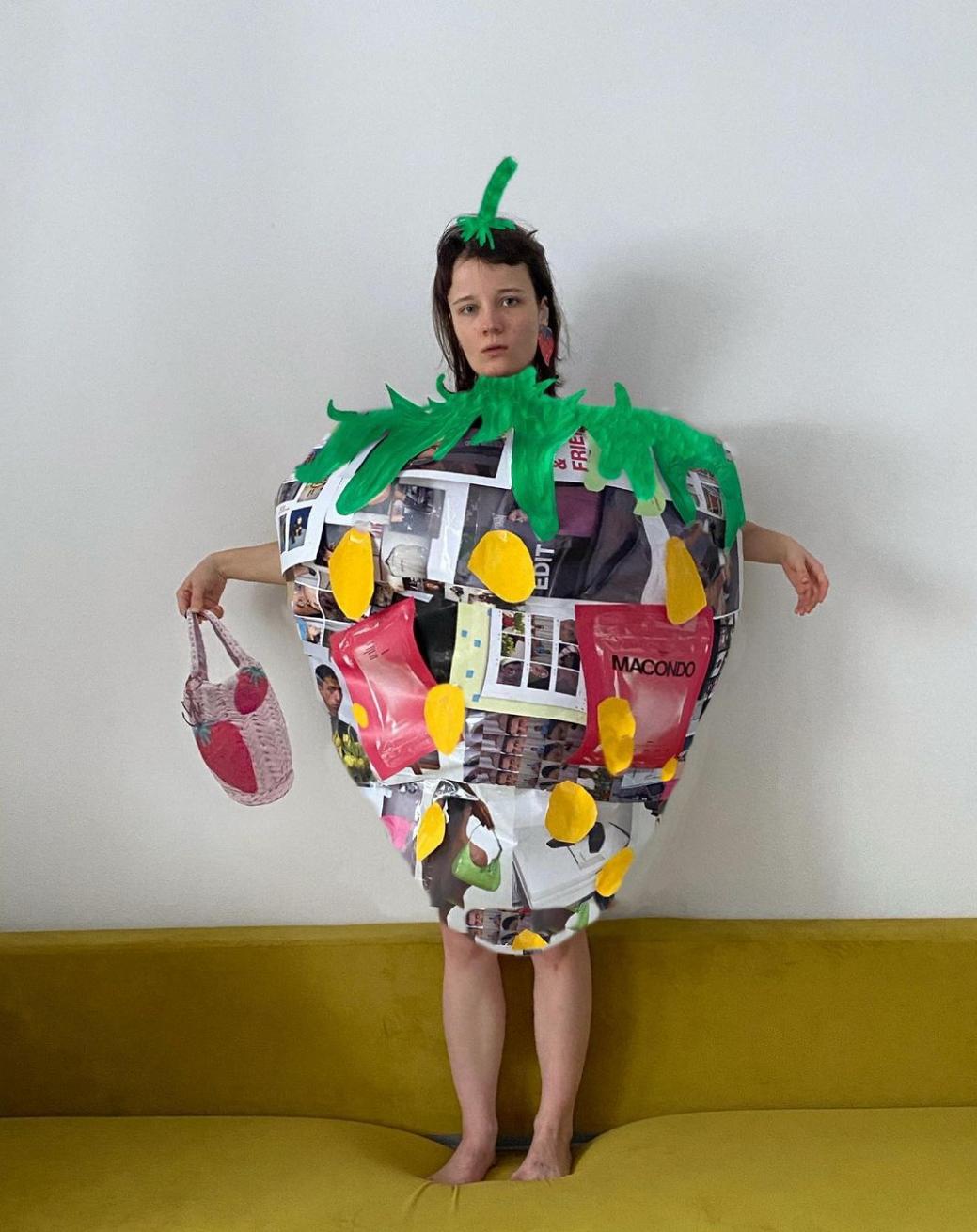 Strawberry - Maya Golyshkina 