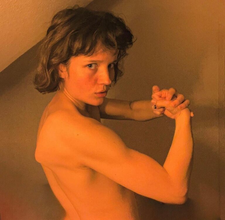 Self portait in my room - Maya Golyshkina 