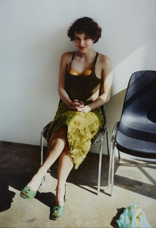 Frau mit Orangen - Erwin Wurm 
