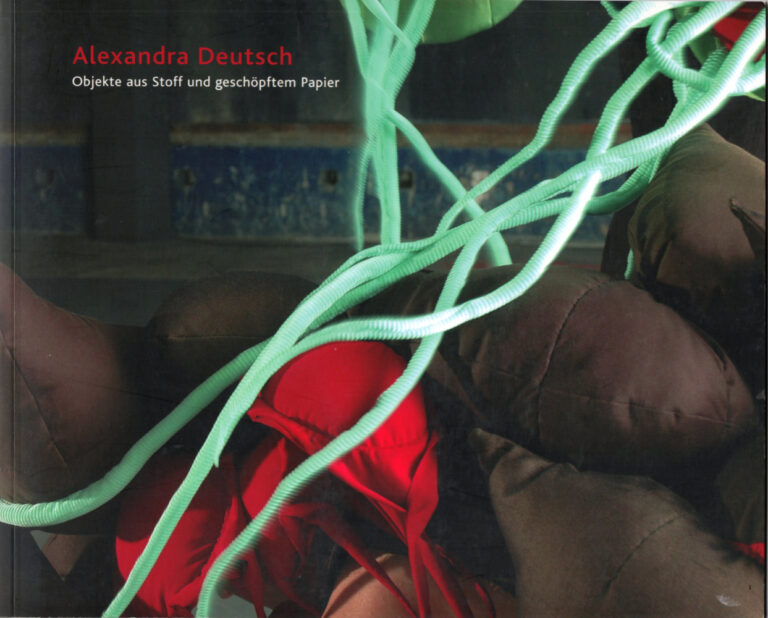 ALEXANDRA DEUTSCH – Objekte aus Stoff und geschöpftem Papier 
