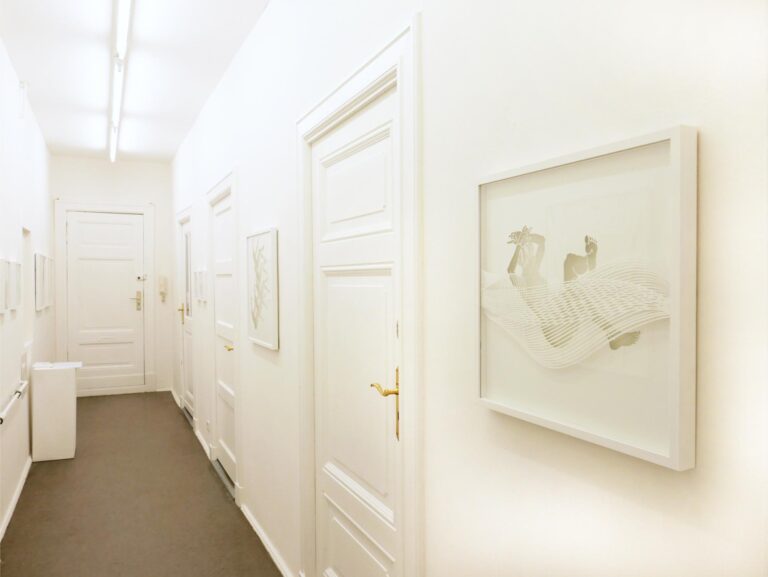 Backstage: cut-outs - ESTHER GLÜCK 