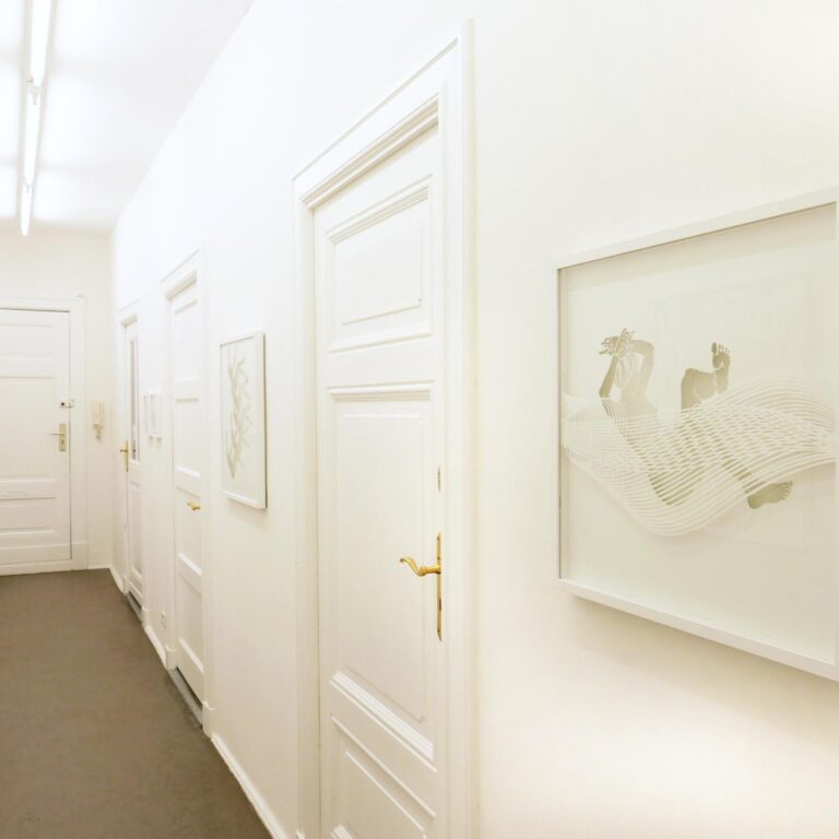 Backstage: cut-outs - ESTHER GLÜCK 