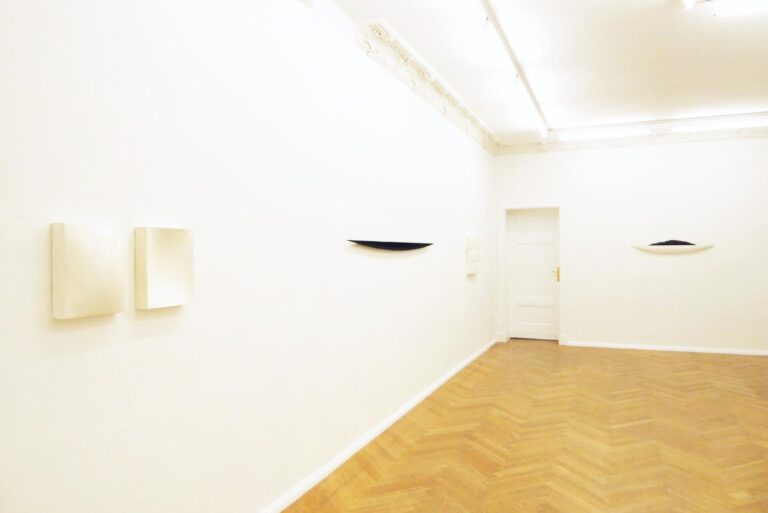 Broken Monochrome - MATS BERGQUIST 