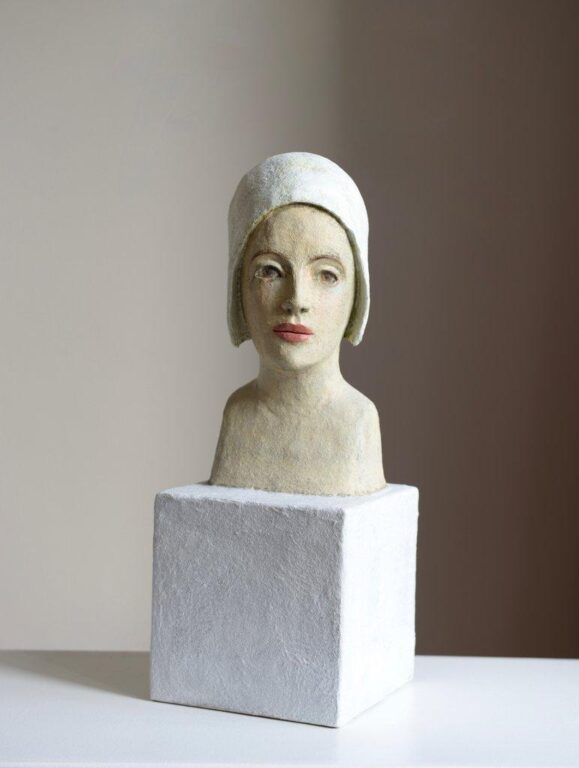 Mit weißer Haube - ANNETTE MEINCKE-NAGY 