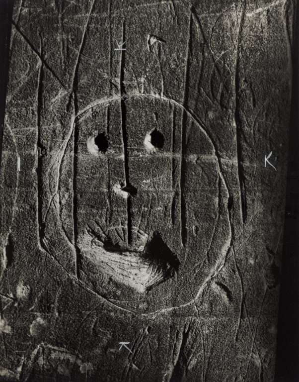 Untitled (Masques et Vissages) – Graffiti - Brassaï 