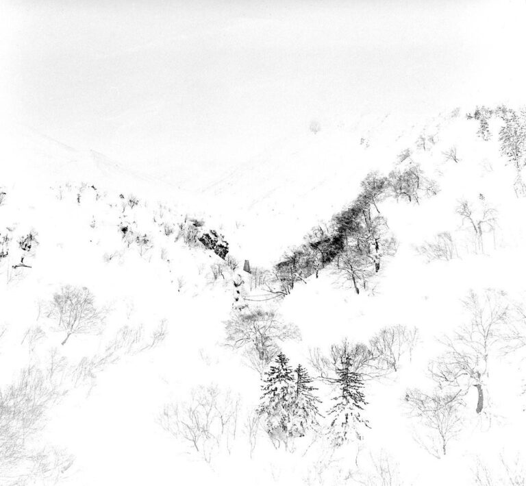 Ausblick auf den Mount Asahi (Asahidake) im Daisetsuan Nationalpark unweit der Stadt Biei auf der Insel Hokkaido, Japan - Hans van Reekum 