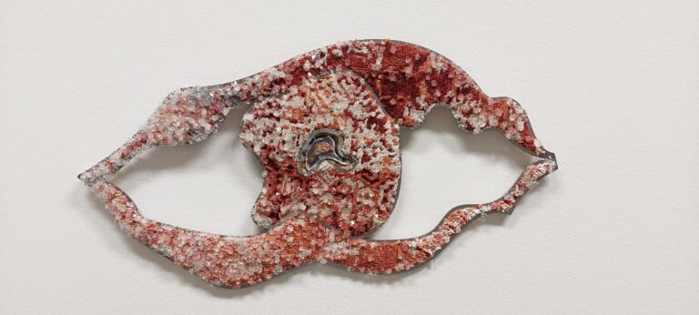 red eyes (links) - Noushin Redjaian 