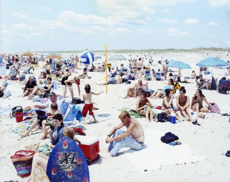 Smith point dead dogs#2400 - Massimo Vitali 