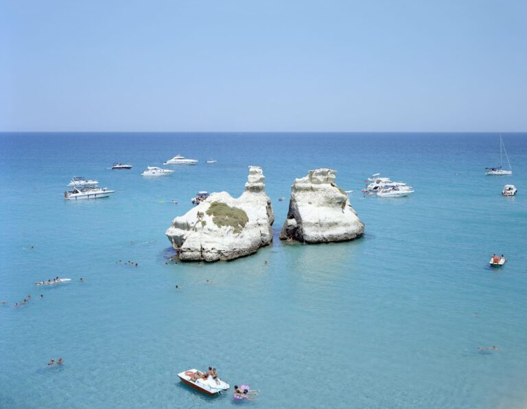 #4526 Due Sorelle Motor Boat - Massimo Vitali teamspring ImportFile size: high resolution (2362 x 3037 px)