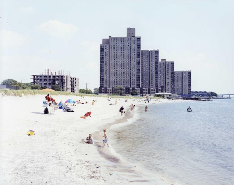 Plumb beach #2339 - Massimo Vitali 