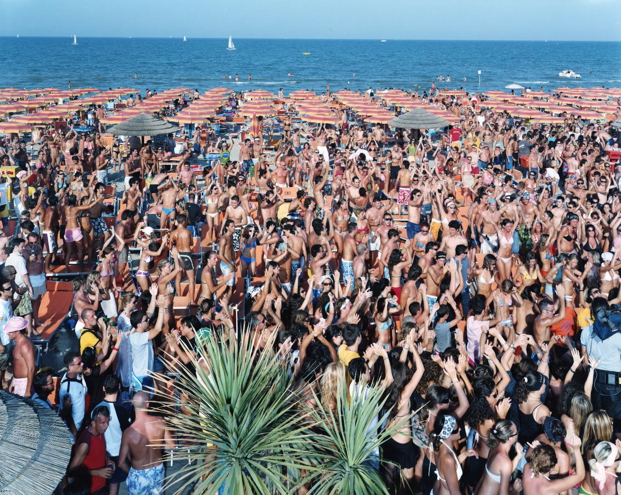 Papeete Beach #1937 (Pinea Aktion) - Massimo Vitali teamspring ImportFile size: large (1020 x 1280 px)