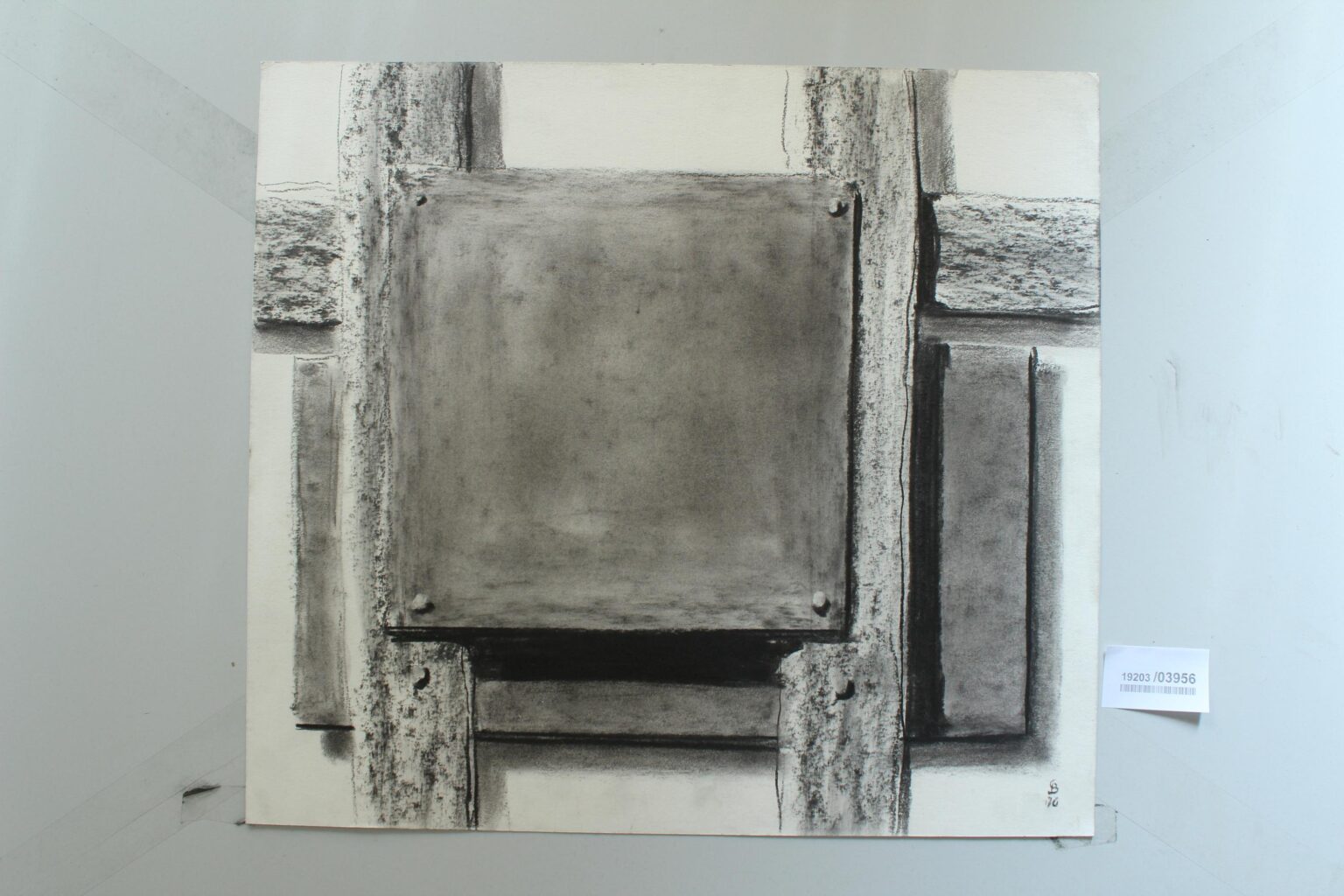 zwei Eisenplatten auf Holz - Gerd Baukhage 