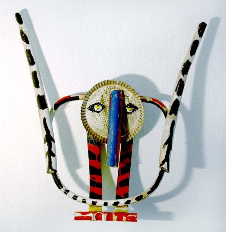 Thonet Afrika, Maskenobjekt aus objets trouvés - Raymond E. Waydelich 