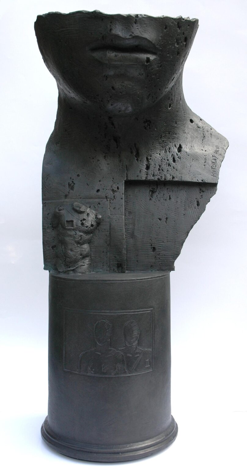 Porta Pietrificata - Igor Mitoraj 