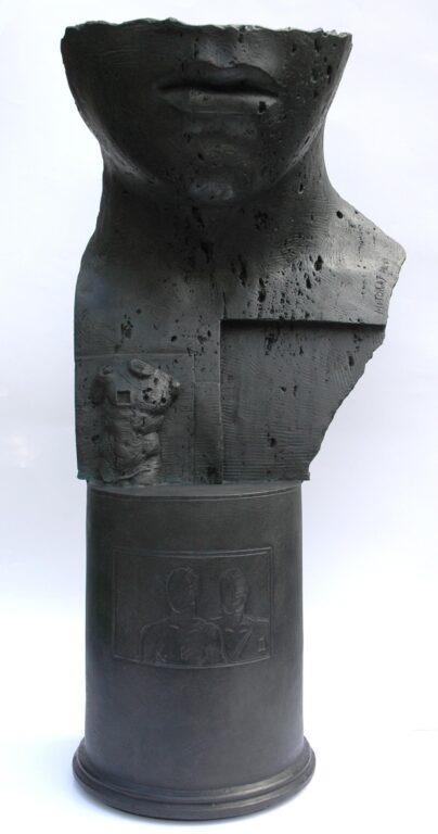 Porta Pietrificata - Igor Mitoraj 