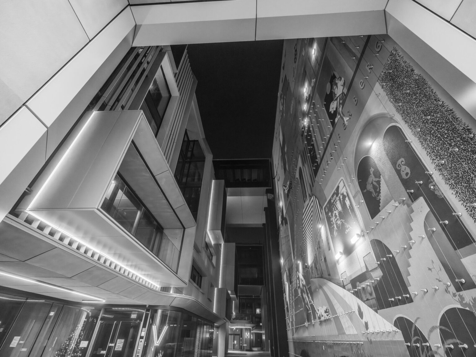 Kubistischer Hinterhof - Lars Wiedemann 