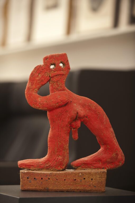 Männliche Skulptur in Rot - Dieter Glasmacher 